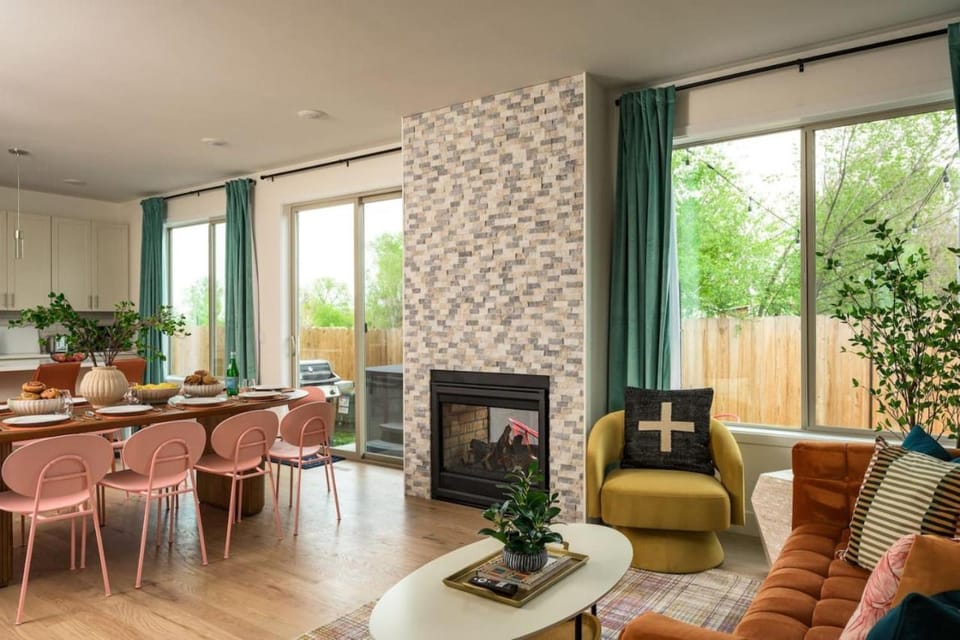 Living room, Dining area