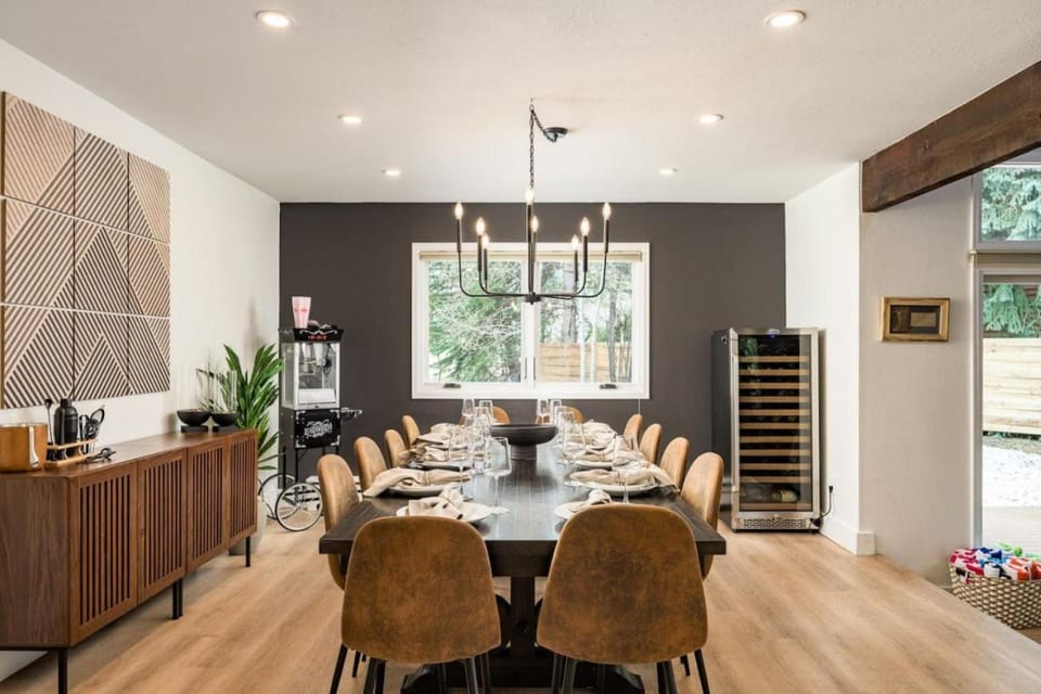 Seating area, Dining area