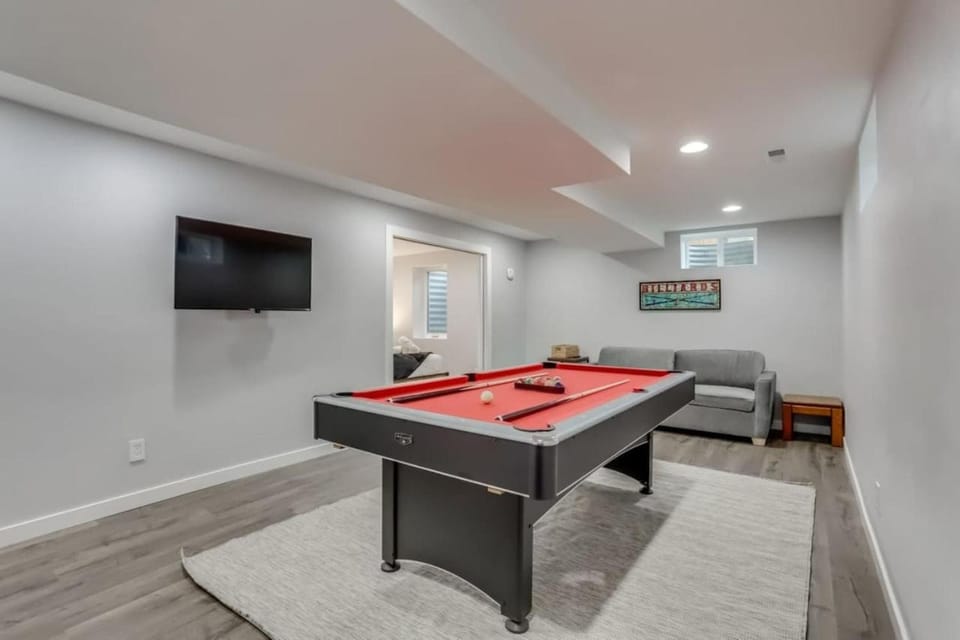 Billiard, Game Room