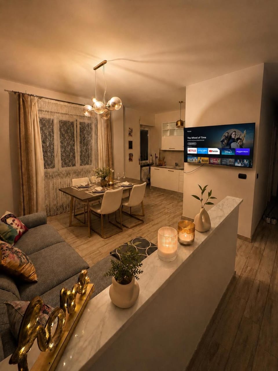 TV and multimedia, Living room, Dinner