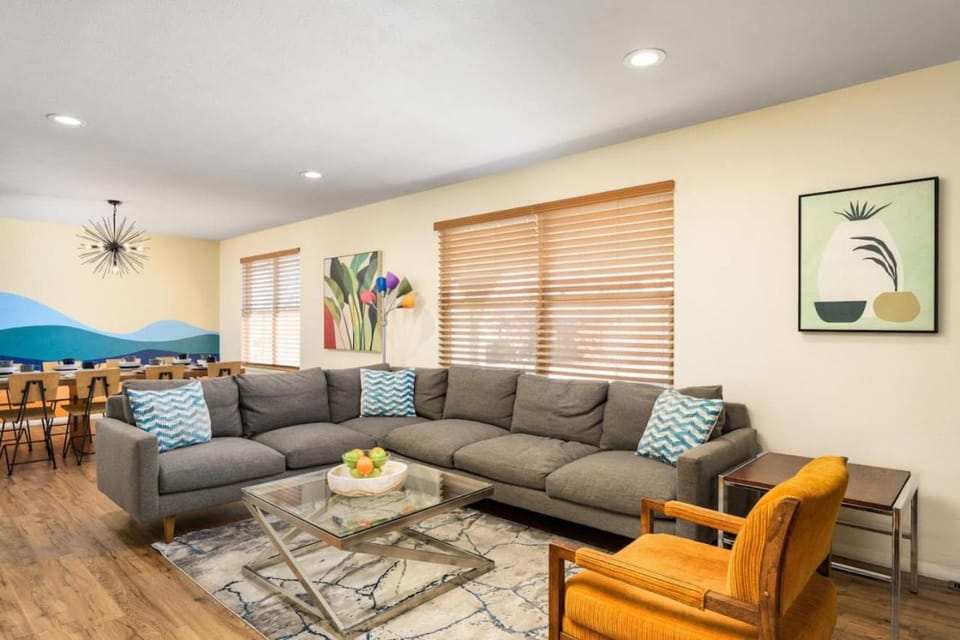 Living room, Seating area