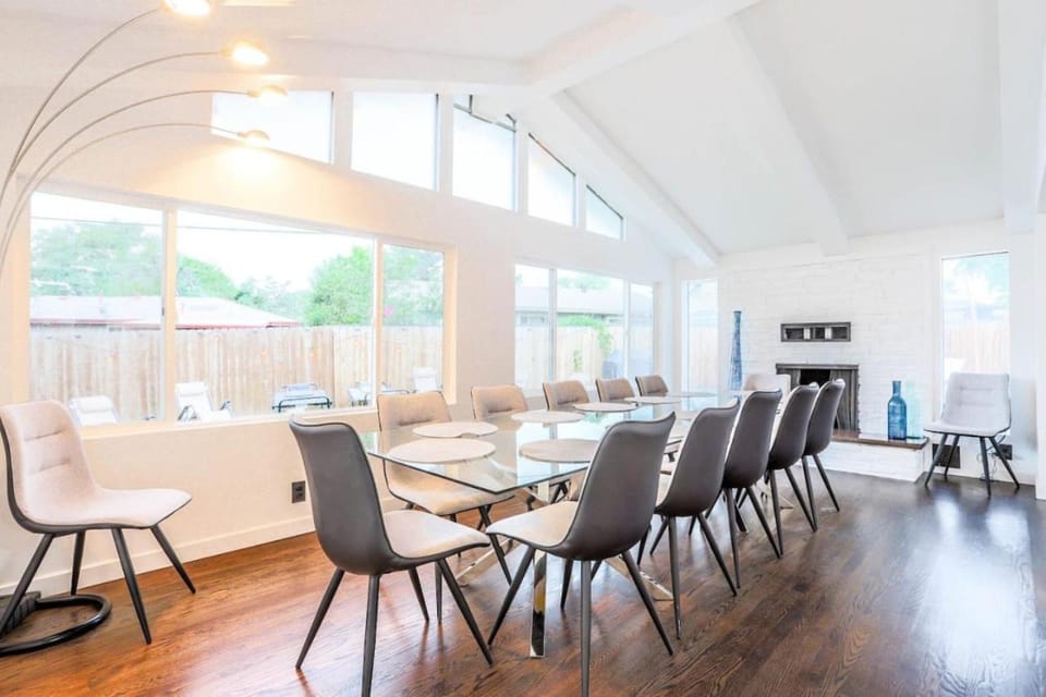 Living room, Seating area, Dining area