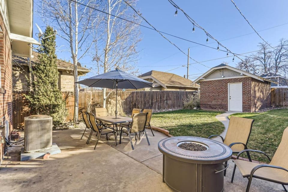 Patio, Dining area, Garden view