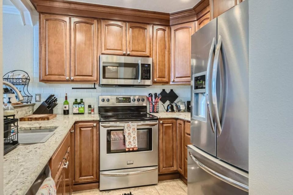 Coffee/tea facilities, Kitchen or kitchenette, dishwasher, oven, stove