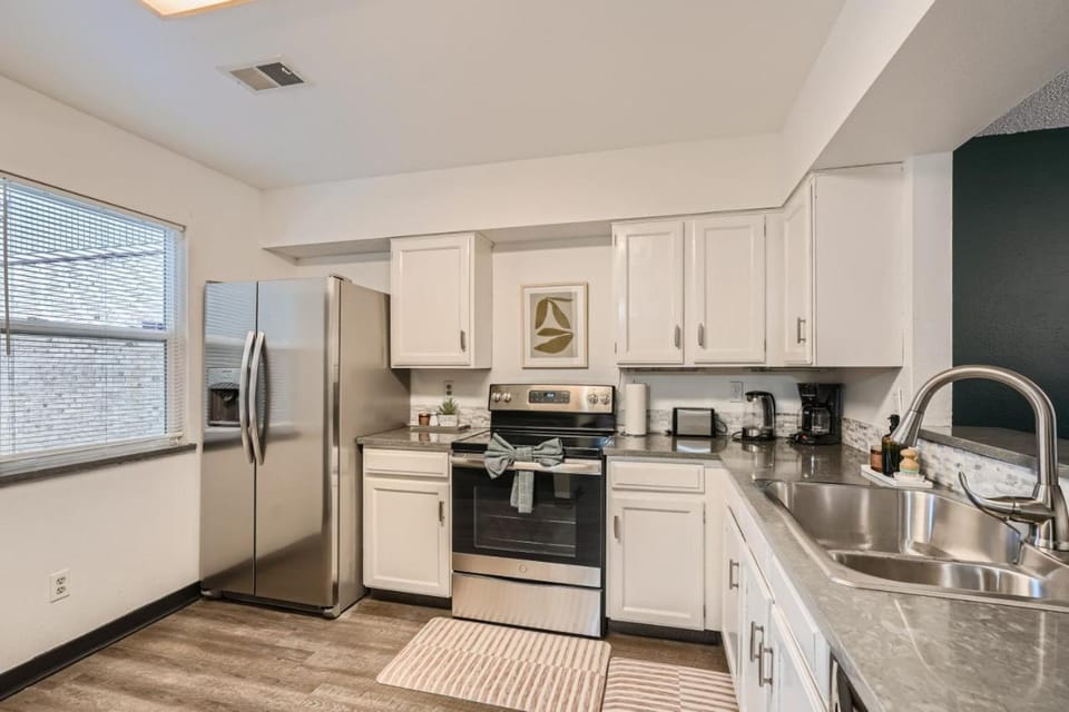 Coffee/tea facilities, Kitchen or kitchenette, dishwasher, oven, pet friendly, stove, toaster