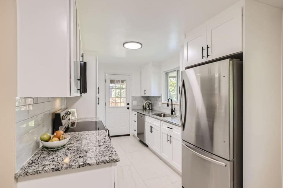 dishwasher, oven, pet friendly, stove