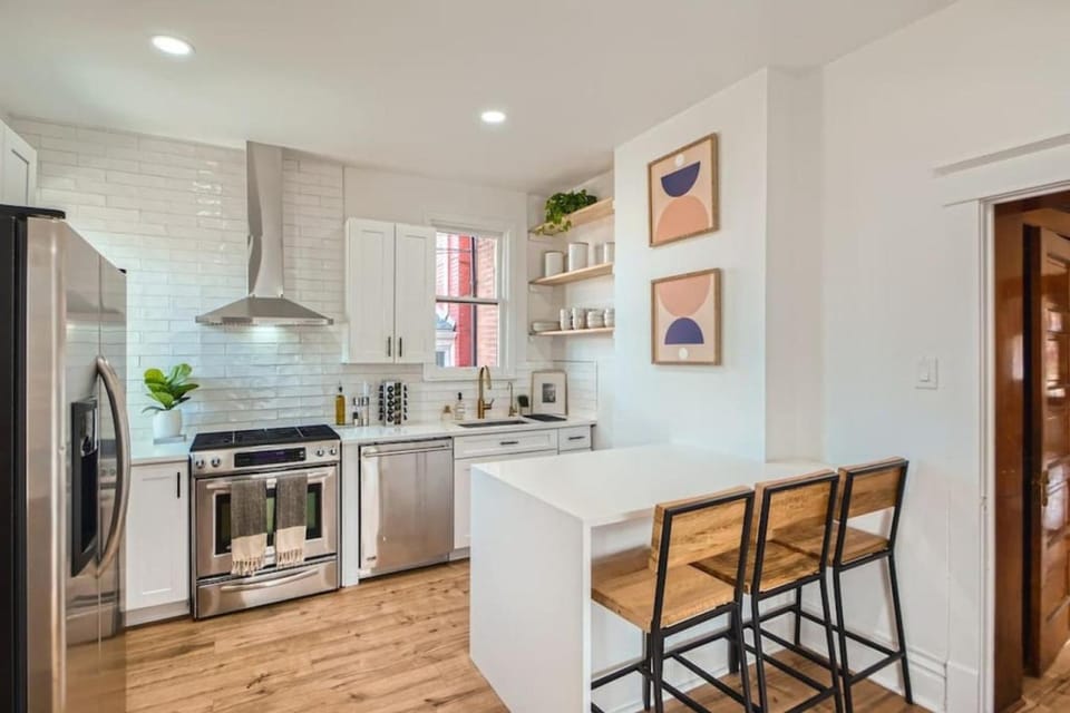 Kitchen or kitchenette, Dining area, dishwasher, oven, stove
