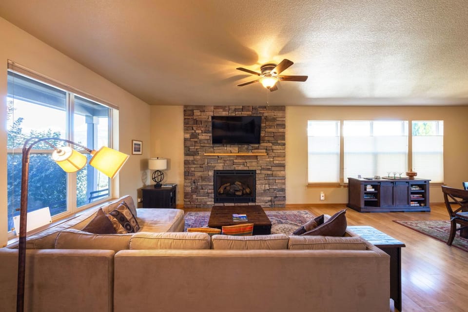 Redtail 30 day minimum House in Hood River