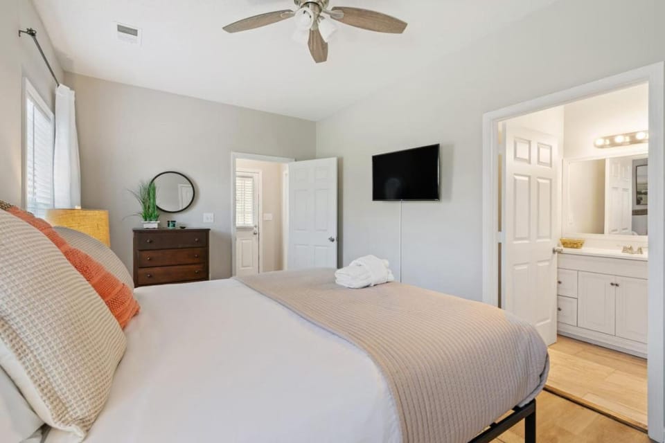 Sunshine Cottage House in Memphis