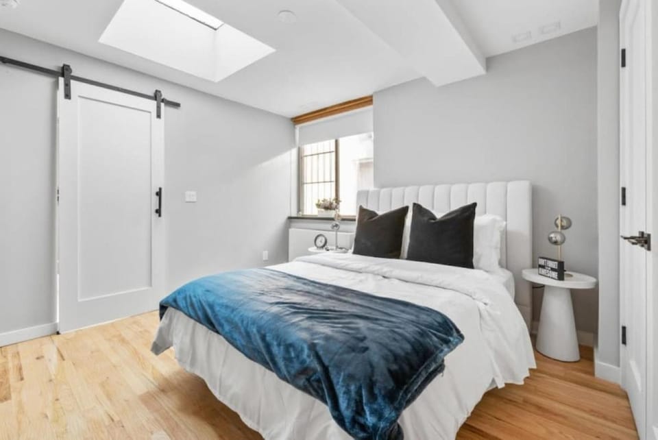 3BR Penthouse with Massive Private Rooftop Apartment in Roosevelt Island