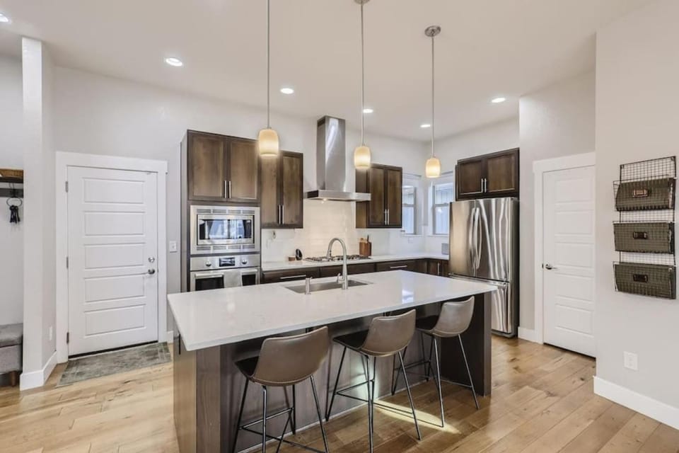 Kitchen or kitchenette, Dining area, dishwasher, microwave, oven, stove