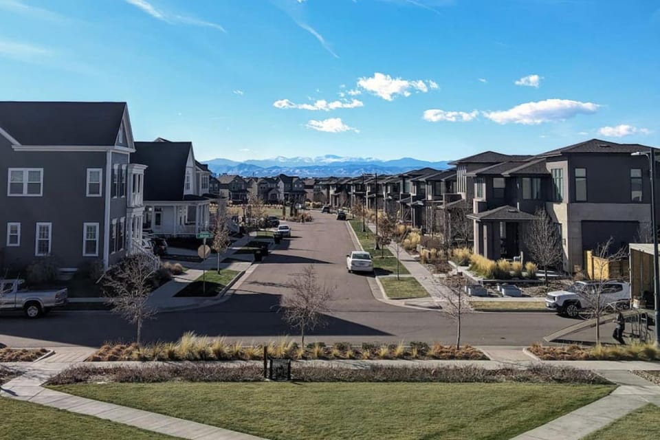 Property building, Neighbourhood, Location