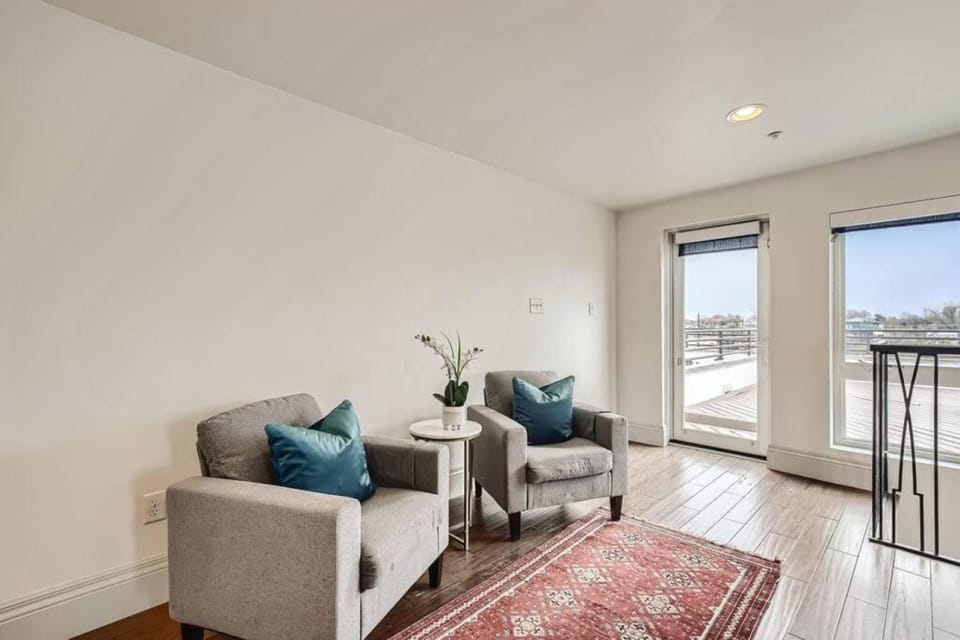 View (from property/room), Balcony/Terrace, Seating area