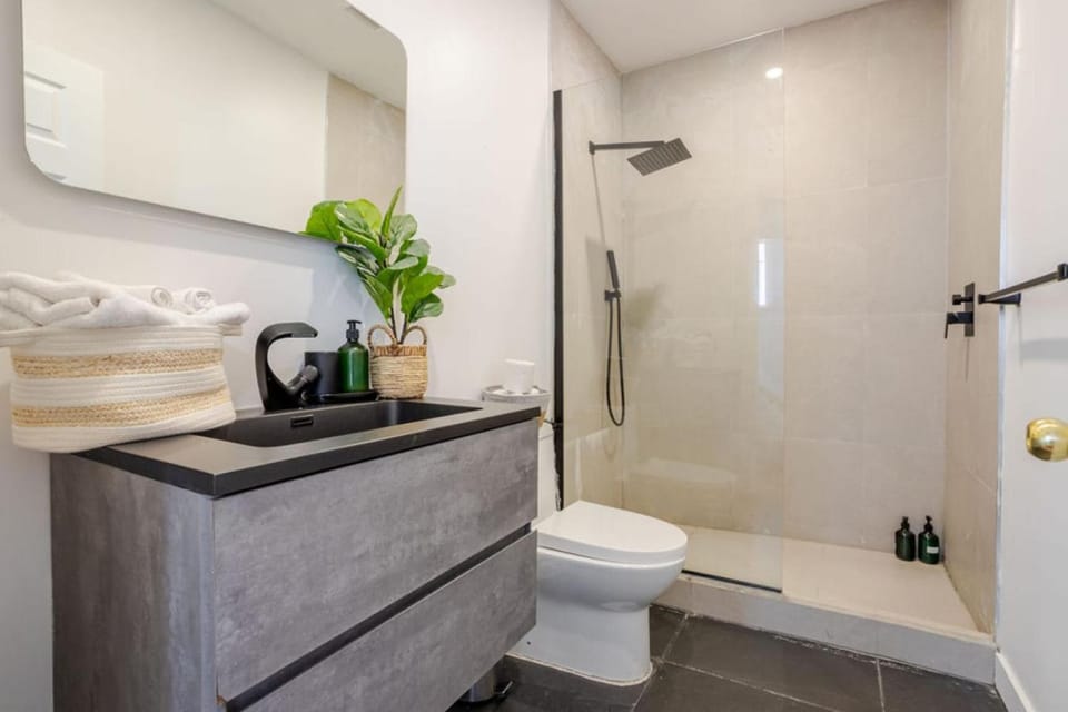 Prime Location Gorgeous 4BR Downtown MTL Apartment in Montreal