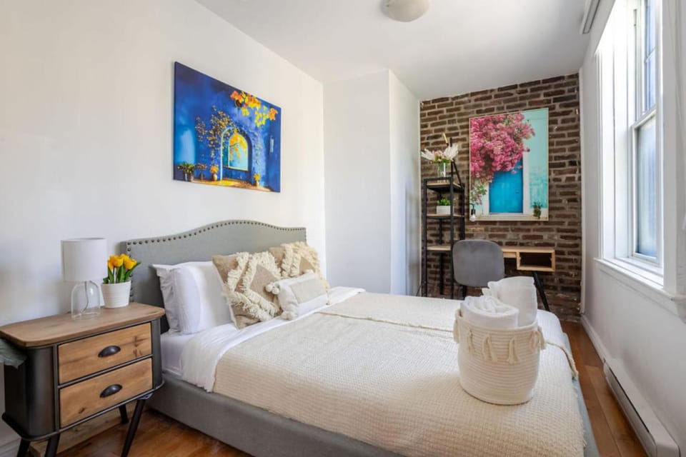 Prime Location Gorgeous 4BR Downtown MTL Apartment in Montreal