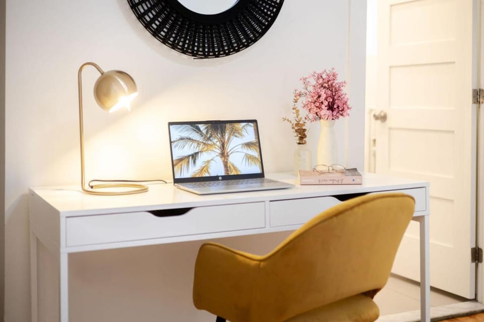 Downtown Hideaway Peaceful and Trendy Apartment in Laval