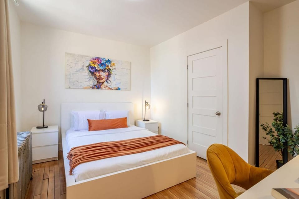 Downtown Hideaway Peaceful and Trendy Apartment in Laval
