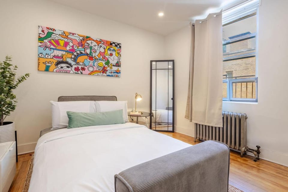 Downtown Hideaway Peaceful and Trendy Apartment in Laval