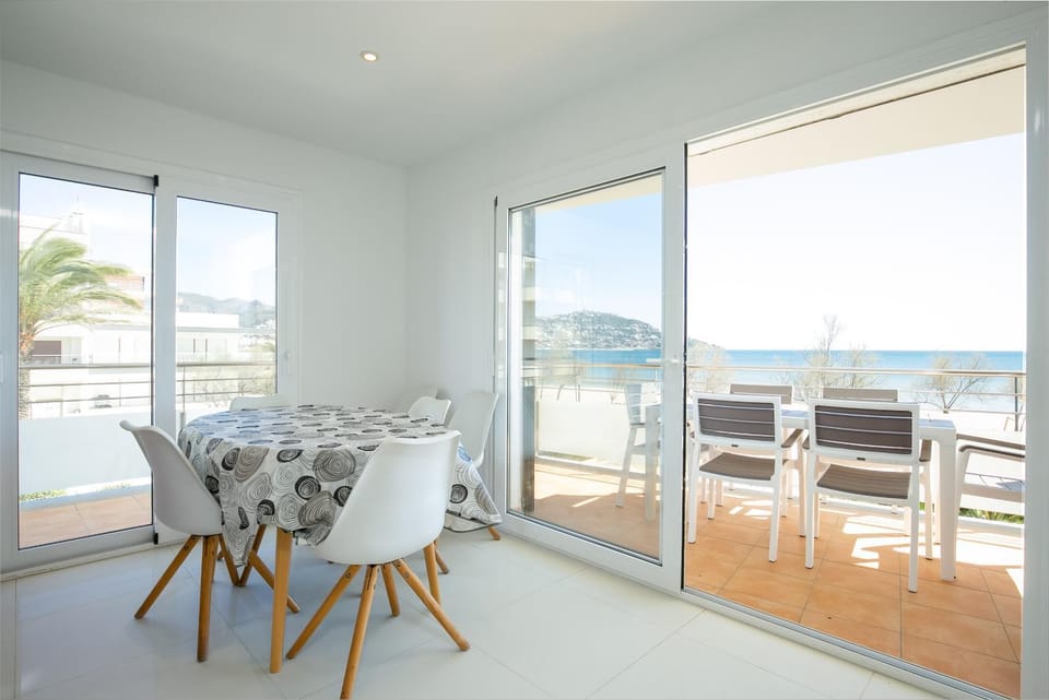 V032 - Miramar Apartment in Roses