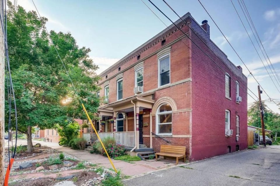 Property building, Neighbourhood