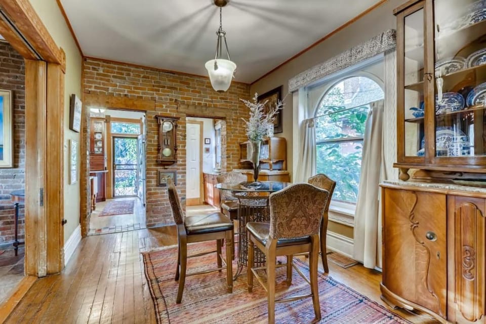 Seating area, Dining area