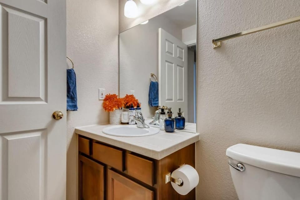 Toilet, Bathroom, towels