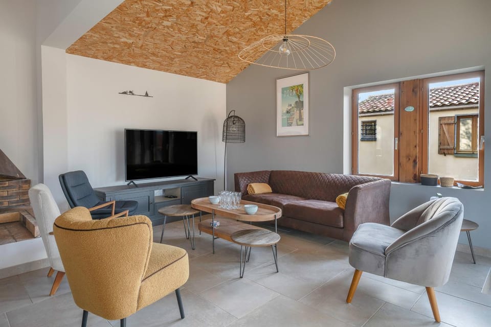 Communal lounge/ TV room, Living room