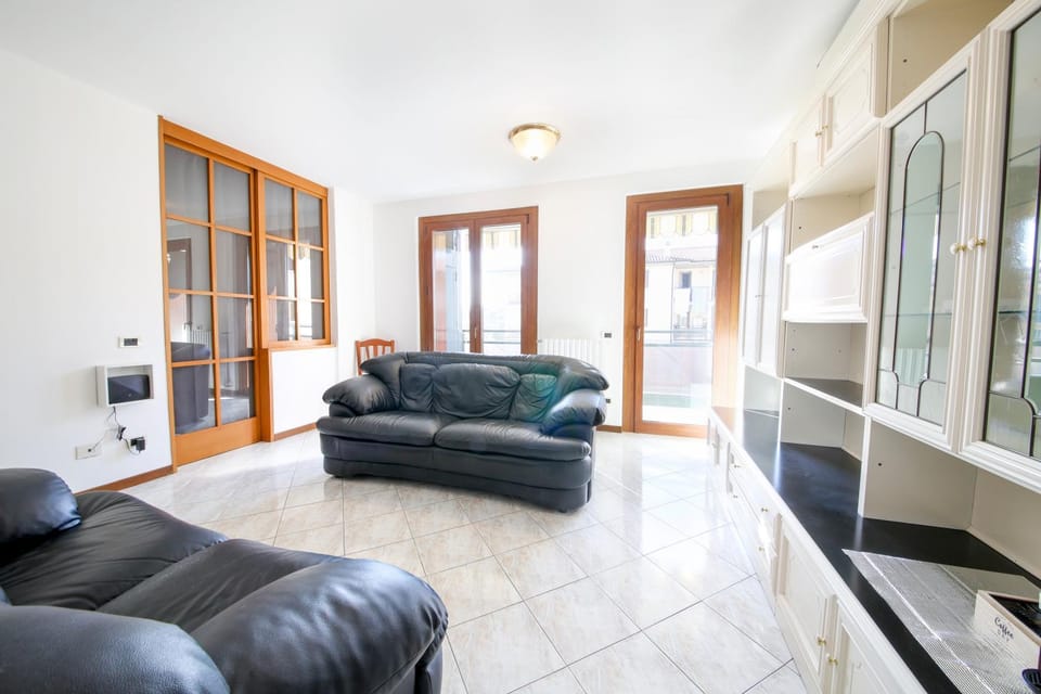 Seating area, Internal: Not applicable to any particular room