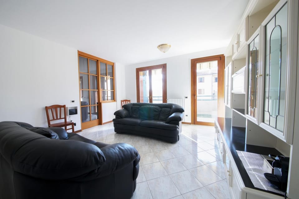 Seating area, Internal: Not applicable to any particular room