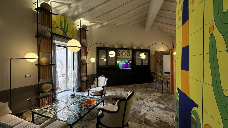 Communal lounge/ TV room, TV and multimedia, Living room, Seating area, Evening entertainment