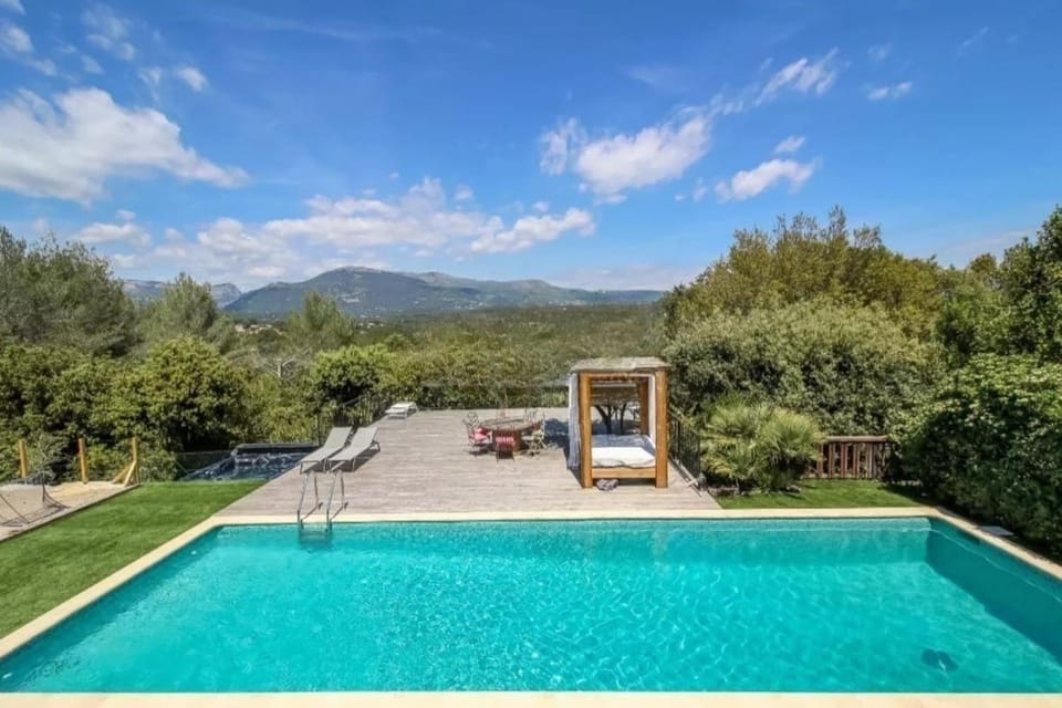 Belle villa à 5 min de Valbonne avec jardin piscine et jacuzzi Villa in Valbonne