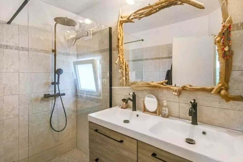 Belle villa à 5 min de Valbonne avec jardin piscine et jacuzzi Villa in Valbonne