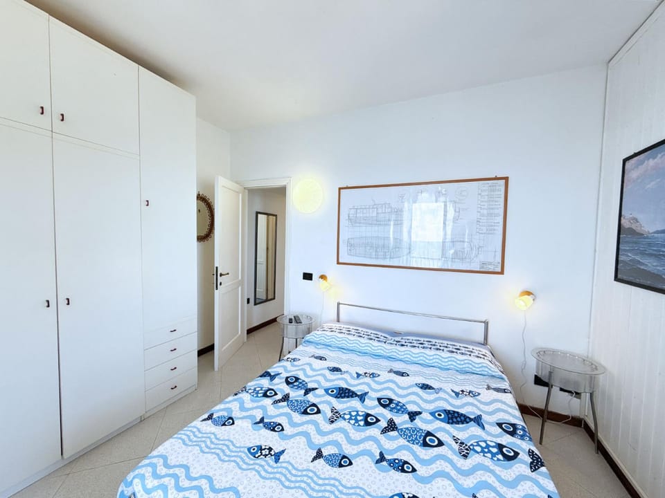 Bed, Bedroom, locker