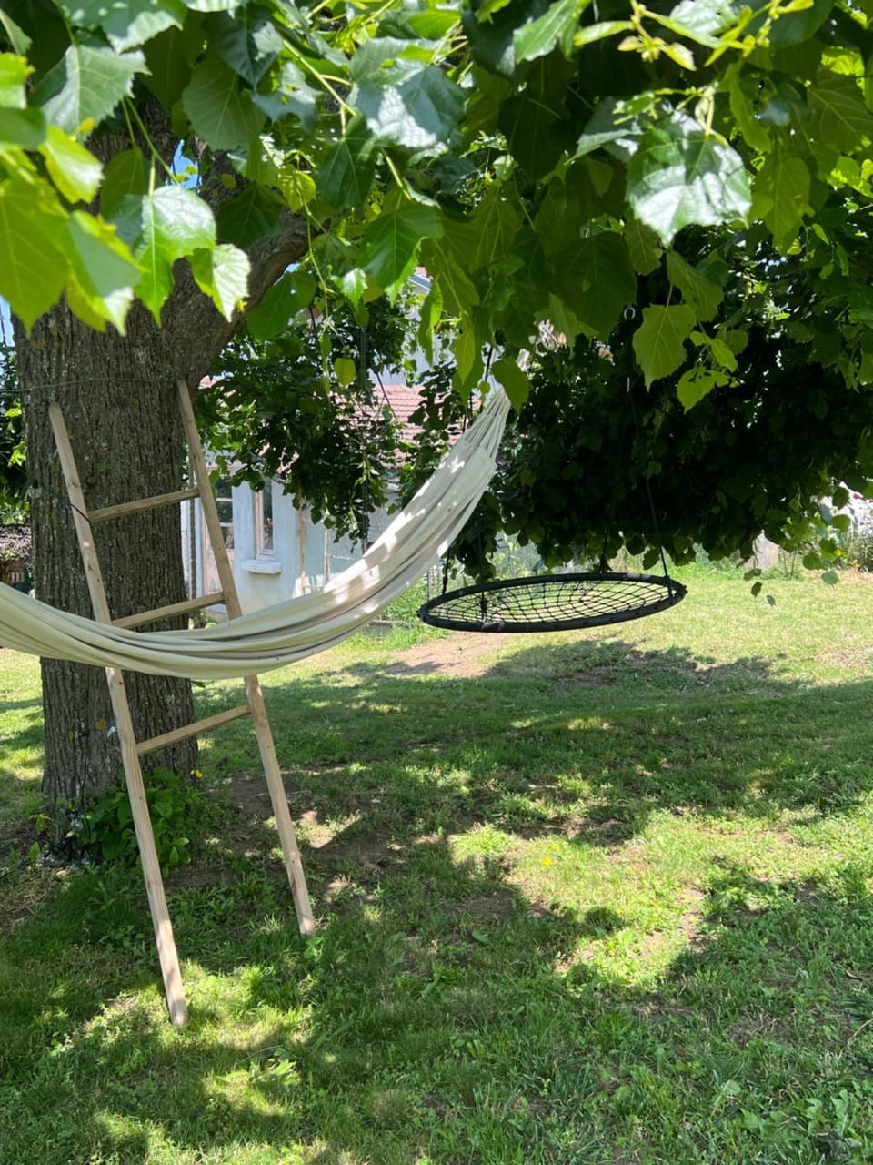 Jolie maison cosy, grand jardin, en bordure de la Via Fluvia Villa in Auvergne-Rhône-Alpes