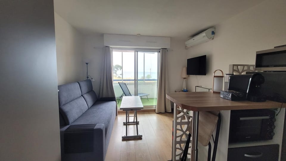 Studio avec terrasse-loggia Vue mer Apartment in La Ciotat
