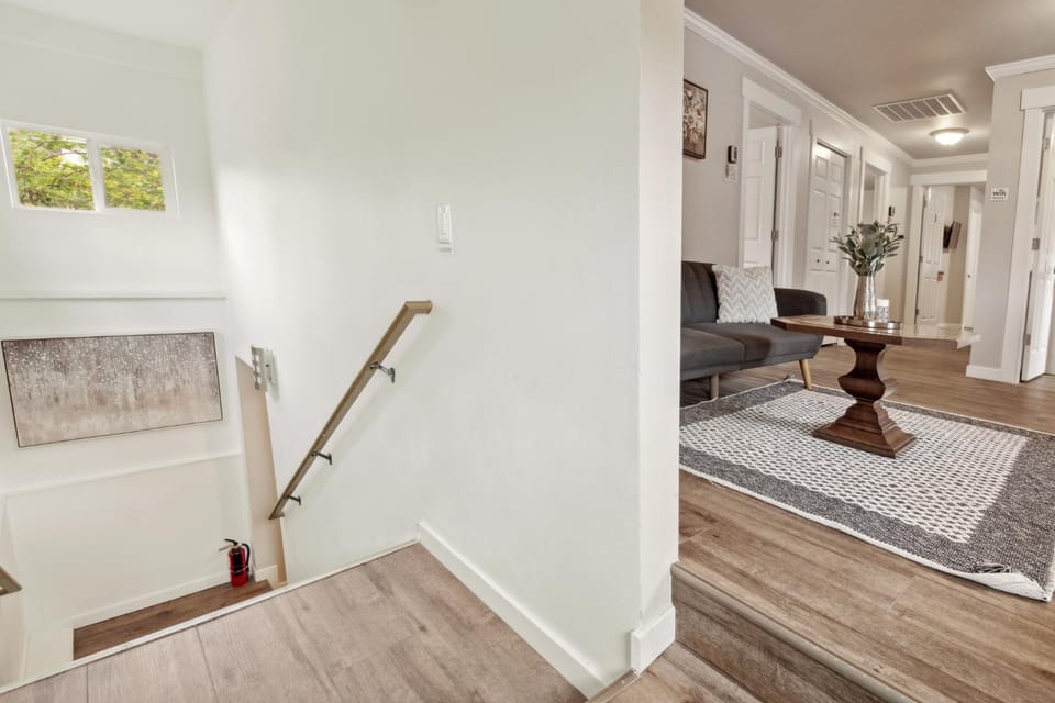 Facade/entrance, Living room, Seating area