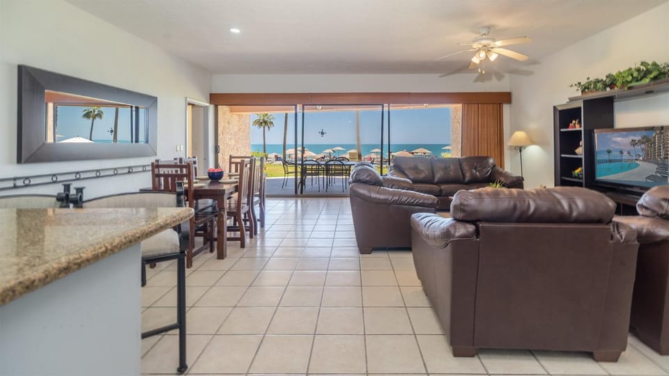 TV and multimedia, Living room, Seating area, Sea view