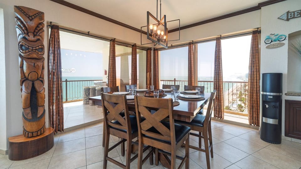 View (from property/room), Balcony/Terrace, Dining area