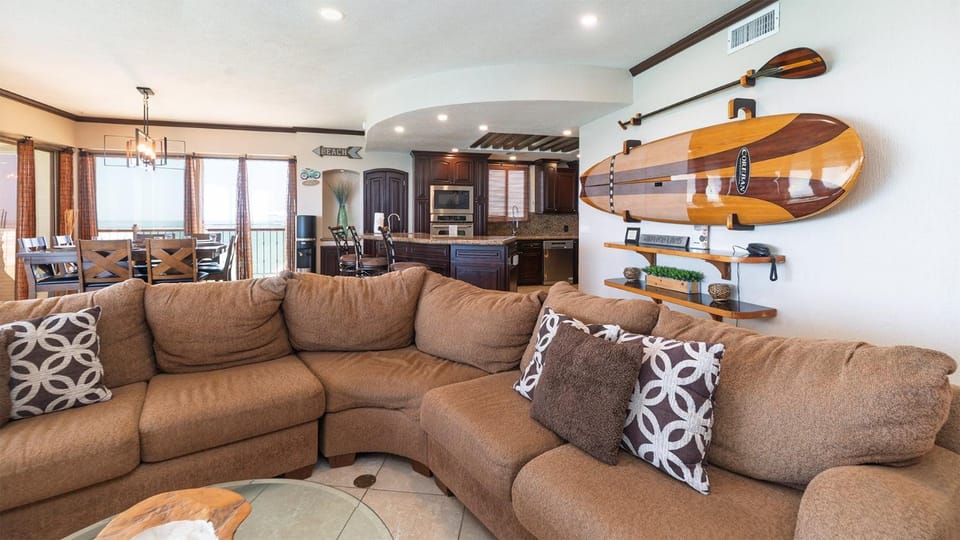 Kitchen or kitchenette, Living room, Photo of the whole room, Seating area