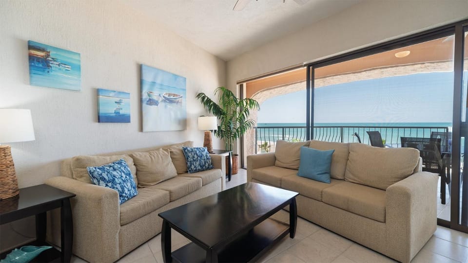 View (from property/room), Balcony/Terrace, Living room, Seating area, Sea view