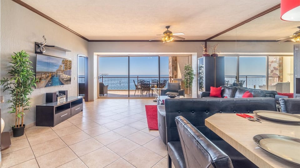 TV and multimedia, Living room, Seating area, Dining area, Sea view