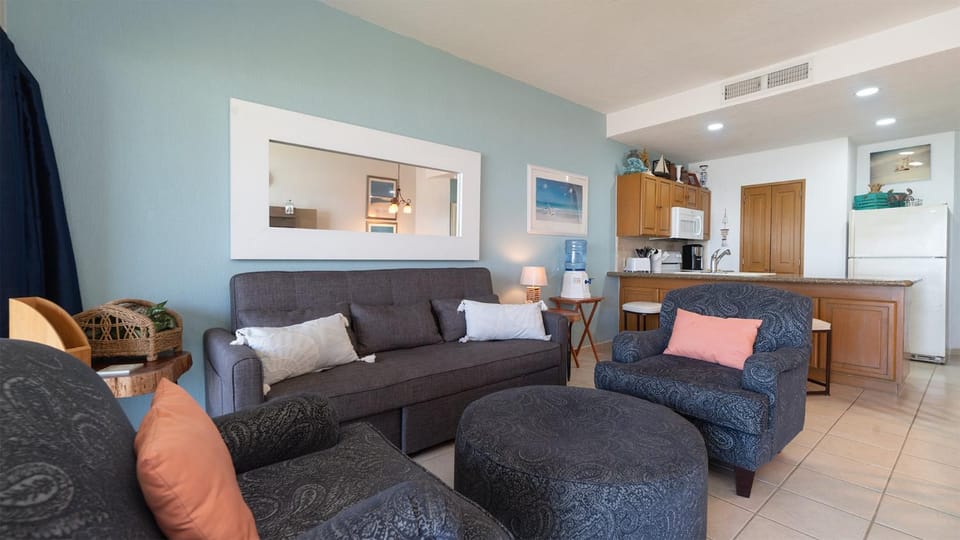 Kitchen or kitchenette, Living room, Seating area