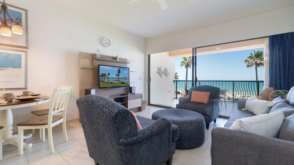 TV and multimedia, Balcony/Terrace, Living room, Seating area, Dining area, Sea view
