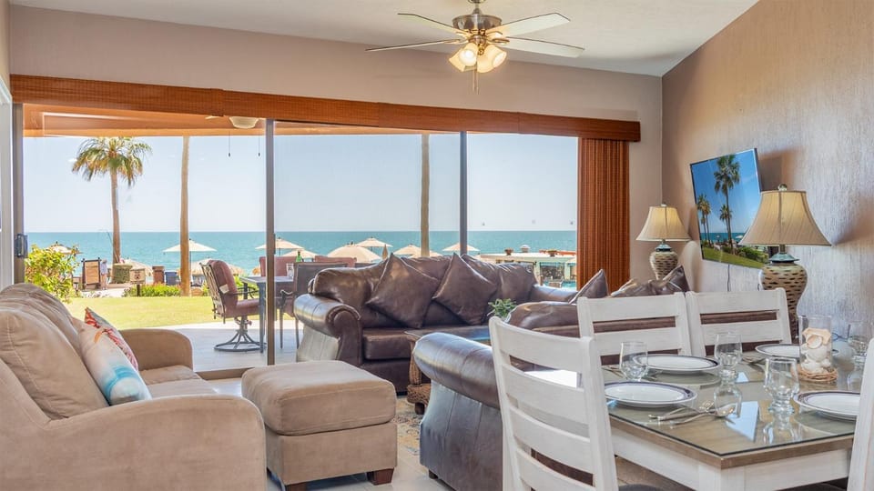 TV and multimedia, Living room, Seating area, Dining area, Sea view