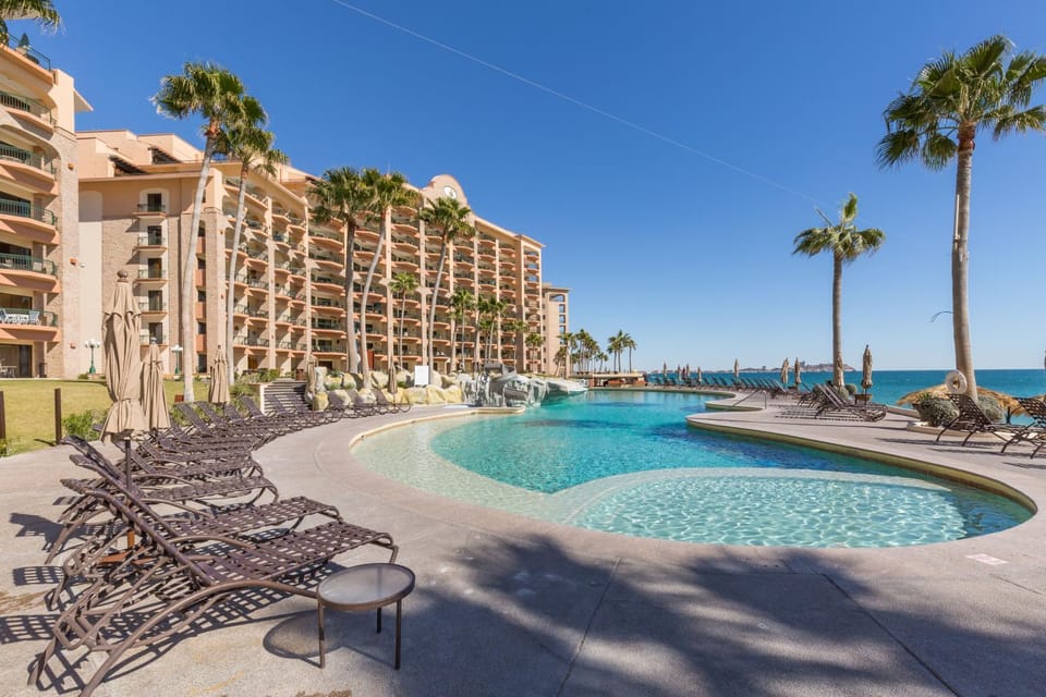 Property building, Day, Sea view, Swimming pool, sunbed