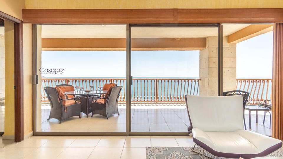 Day, Balcony/Terrace, Living room, Seating area
