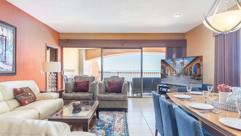 TV and multimedia, Living room, Seating area, Dining area