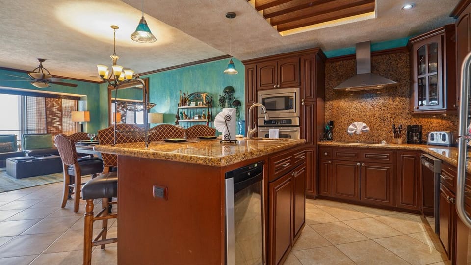 Kitchen or kitchenette, Dining area, kitchen