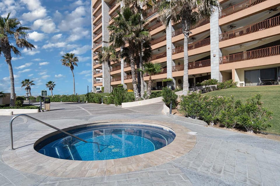 Property building, Day, Swimming pool