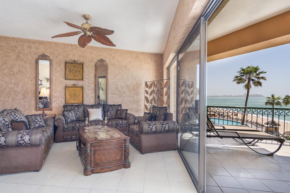 View (from property/room), Balcony/Terrace, Living room, Seating area, Sea view